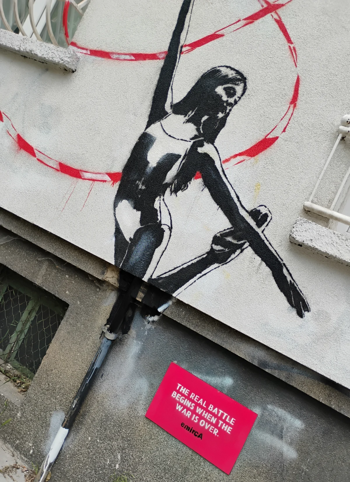 EmircA с ново послание в центъра на София-този път за войната