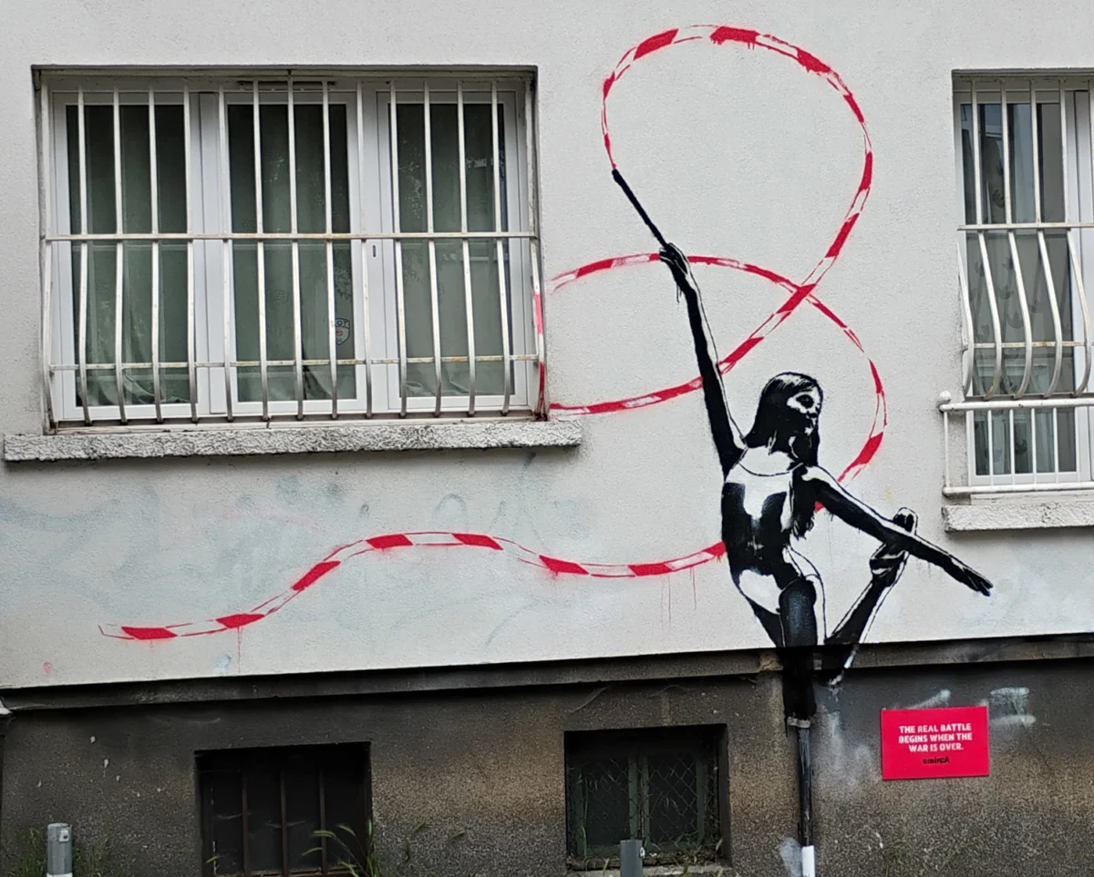 EmircA с ново послание в центъра на София-този път за войната