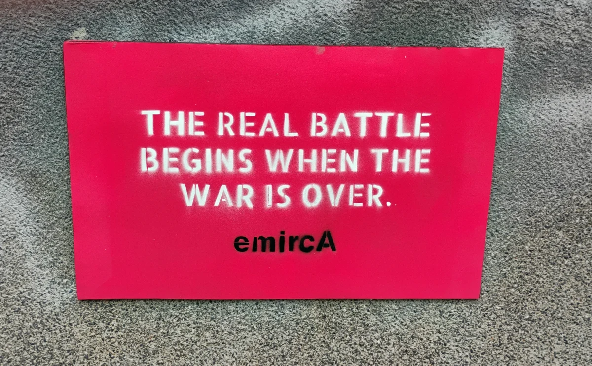 EmircA с ново послание в центъра на София-този път за войната