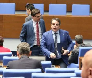 Асен Василев определи като скандални проектобюджетите за НОИ и НЗОК