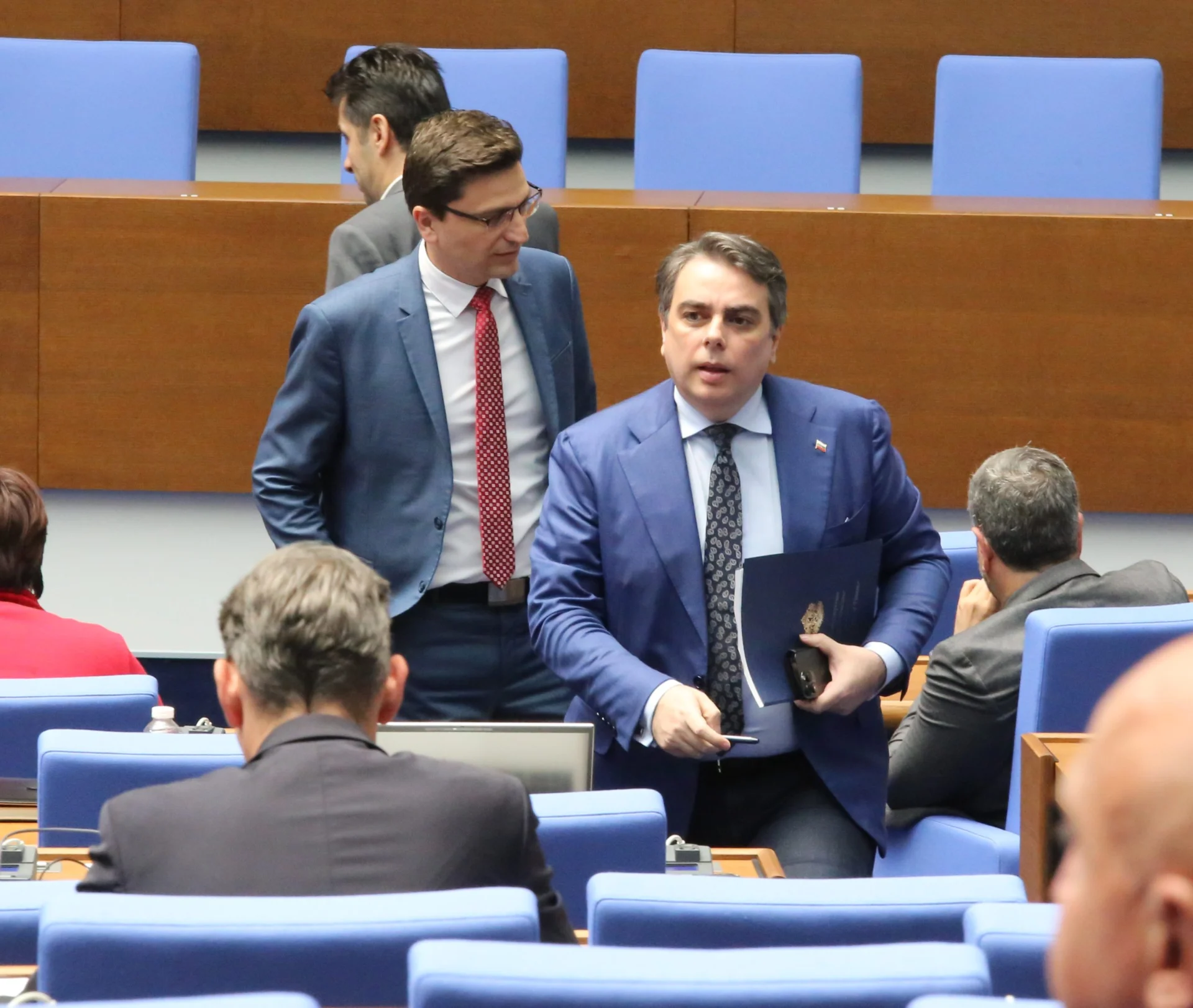 Асен Василев определи като скандални проектобюджетите за НОИ и НЗОК