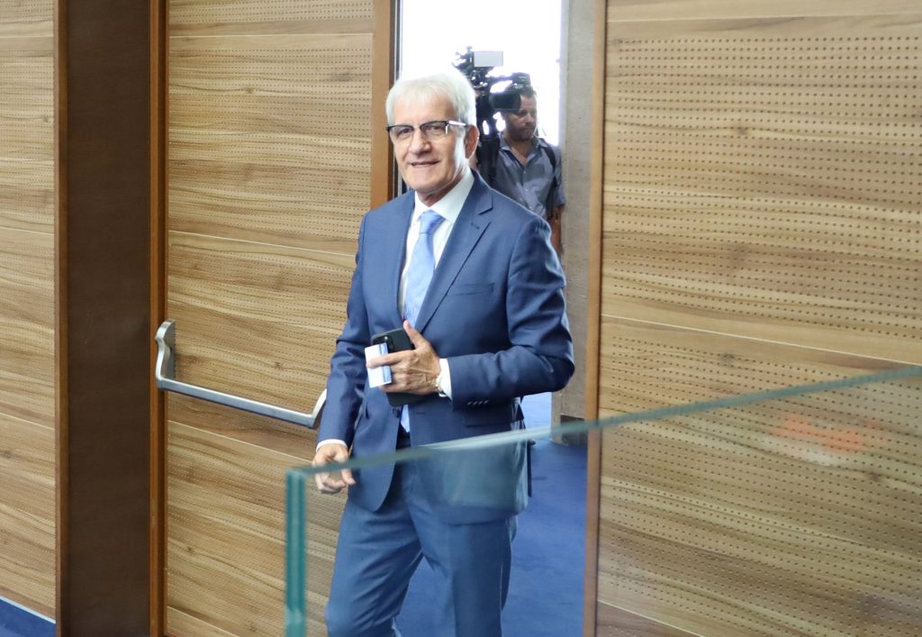 Пеевски иска ЕРП-тата, само върху тях няма контрол, заяви Рамадан Аталай