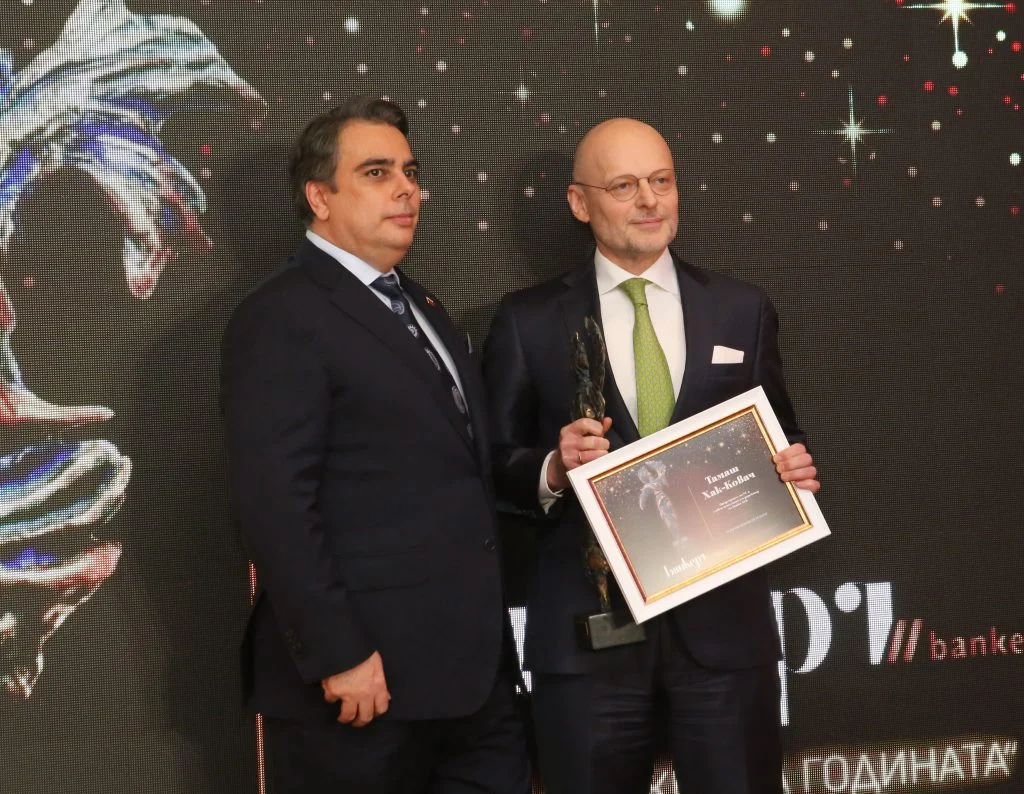 Приза "Банкер на годината" за върхов финансов резултат взе председателят на УС и главен изпълнителен директор на "Банка ДСК" Тамаш Хак-Ковач