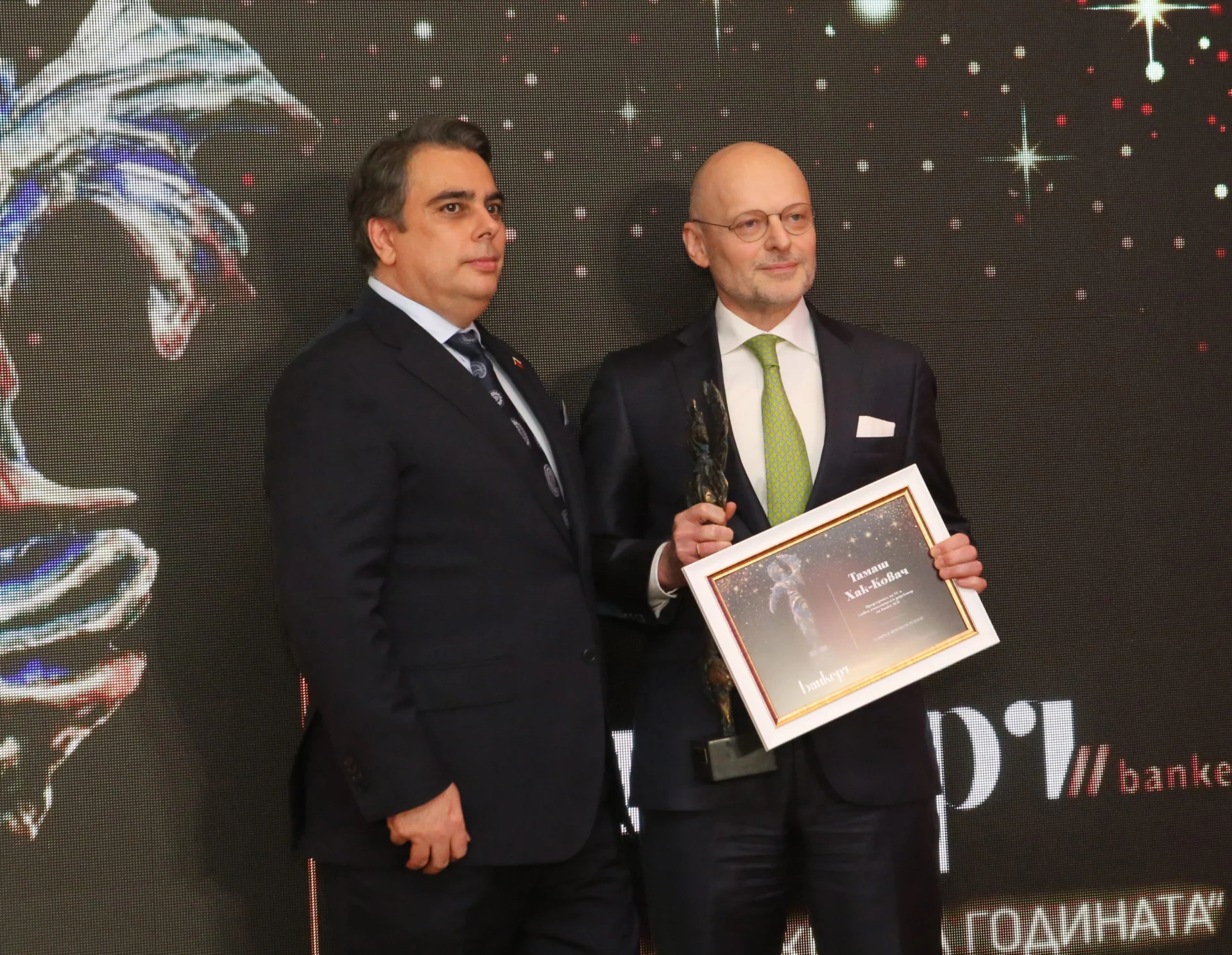 Приза "Банкер на годината" за върхов финансов резултат взе председателят на УС и главен изпълнителен директор на "Банка ДСК" Тамаш Хак-Ковач