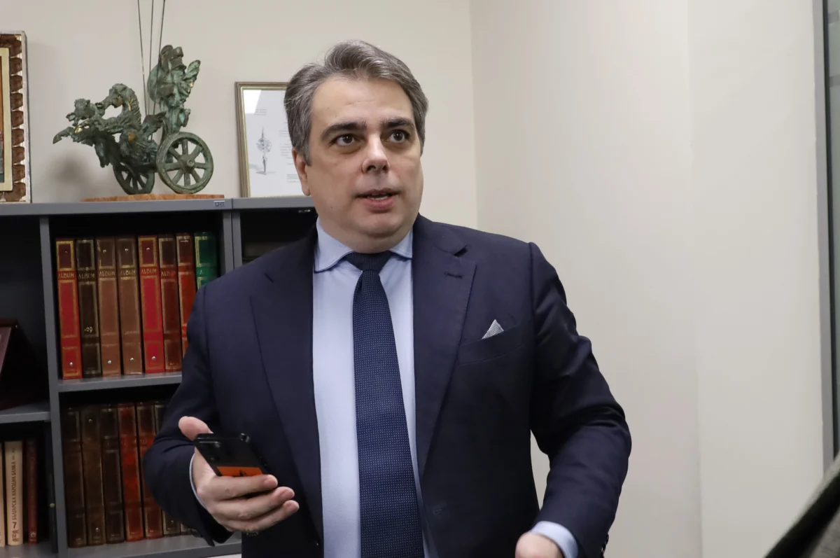 Лидерът на Продължаваме промяната и бивш финансов министър Асен Василев