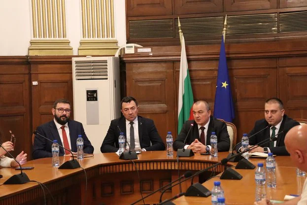 Държавата ще защитава земеделците при сигнали за натиск, успокои Пламен Абровски