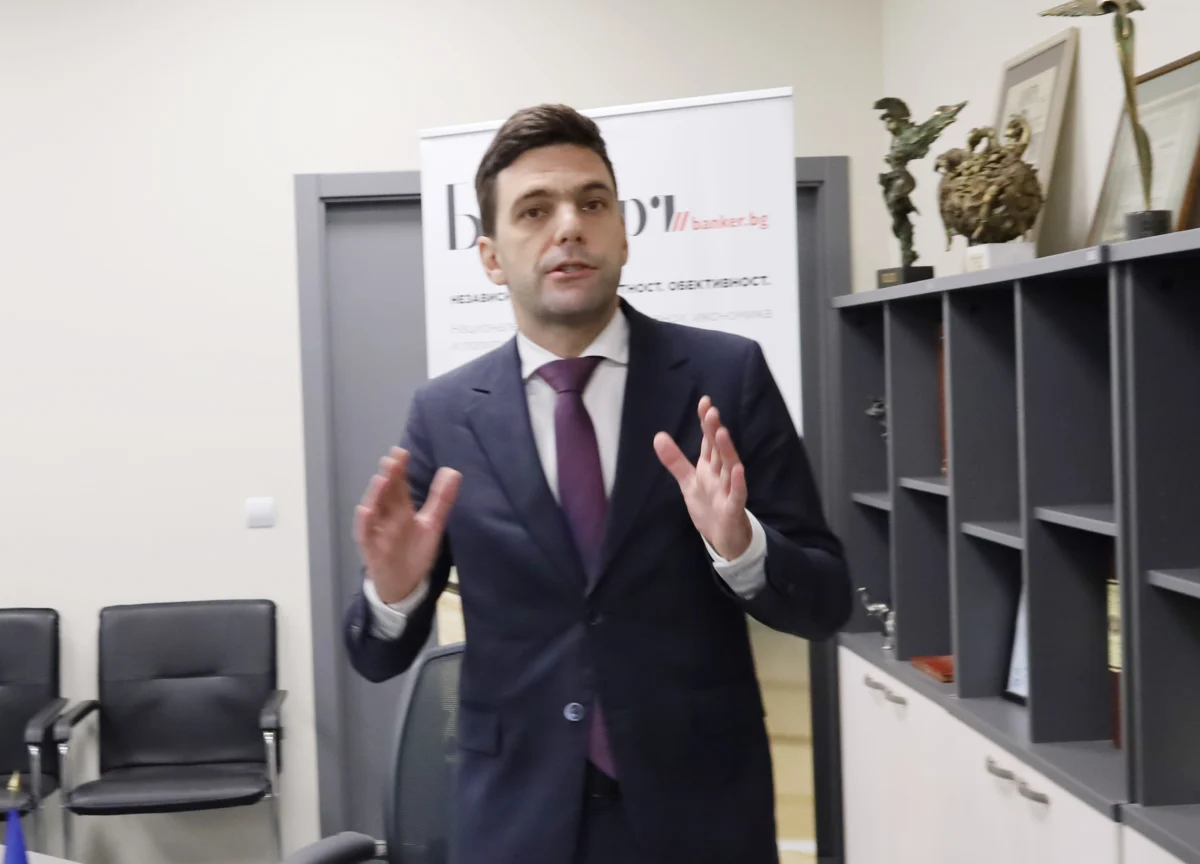 Никола Минчев: Комисиите могат да предлагат, решението и отговорността са лично на Йотова  (част 3)