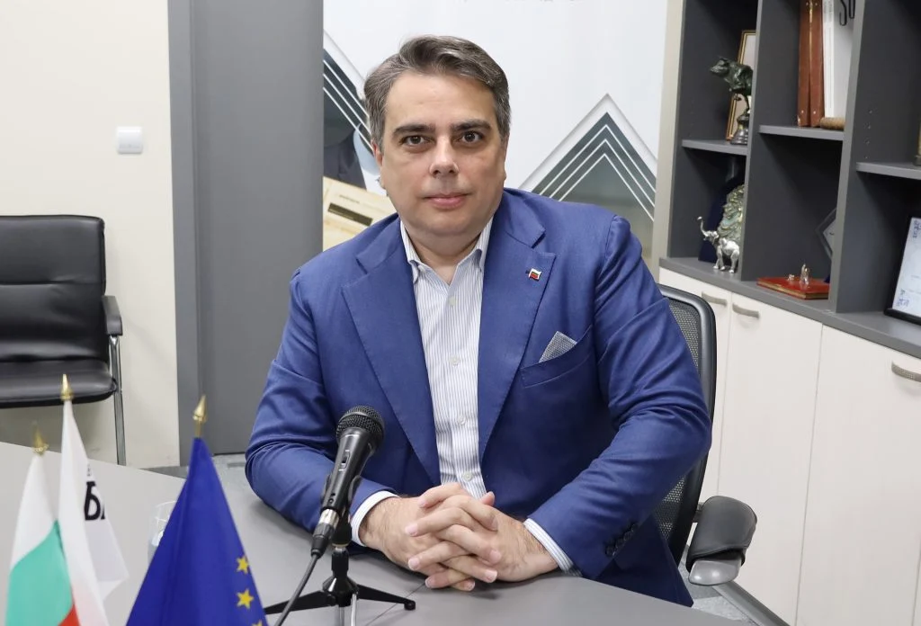 Асен Василев е категоричен, че няма документ, на който да пише "отрицателно салдо 18 млрд. лева"