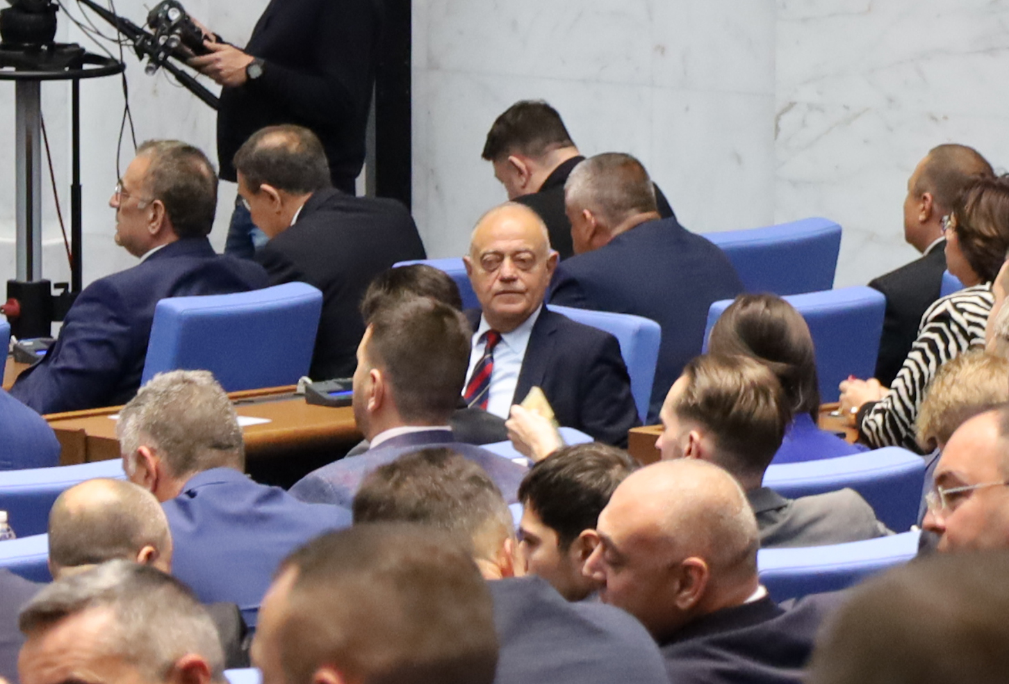 Депутатите отново не можаха да си изберат председател, насочват се към временен