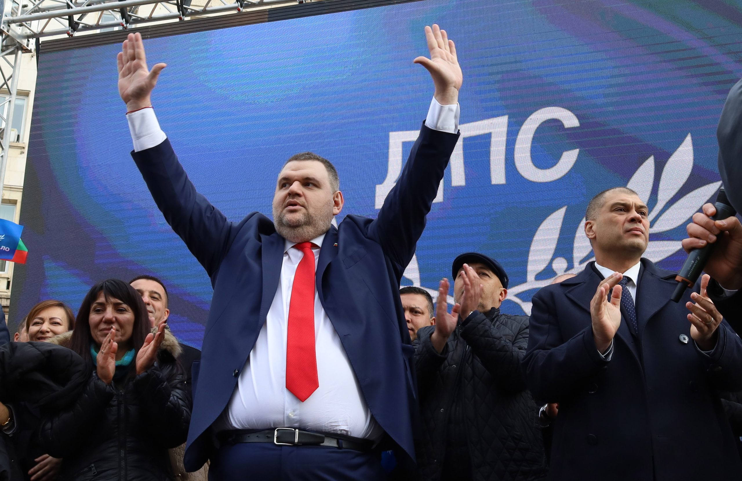 Пеевски побърза пръв да извади ДПС от АЛДЕ
