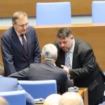 В пленарната зала продължава да се носи полъх на безнадеждност