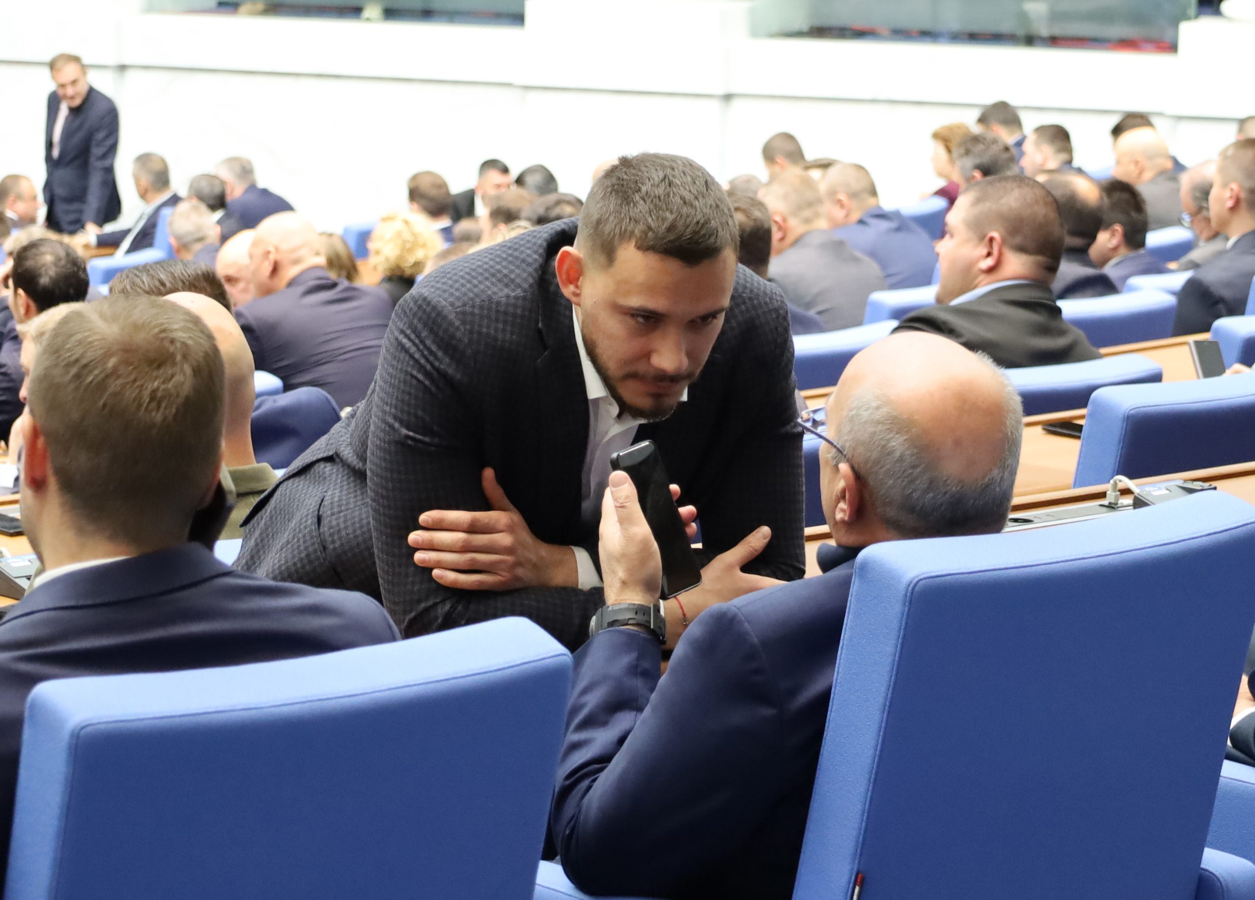 Депутатите ще гласуват окончателно Закона за лицата, обслужващи кредити