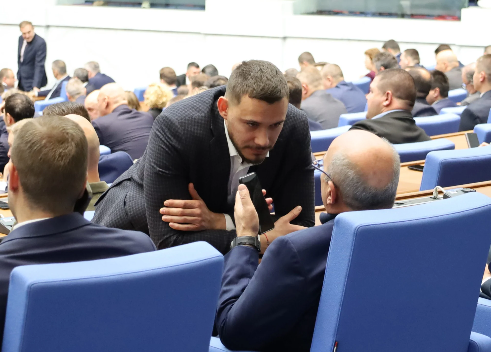Депутатите ще гласуват окончателно Закона за лицата, обслужващи кредити