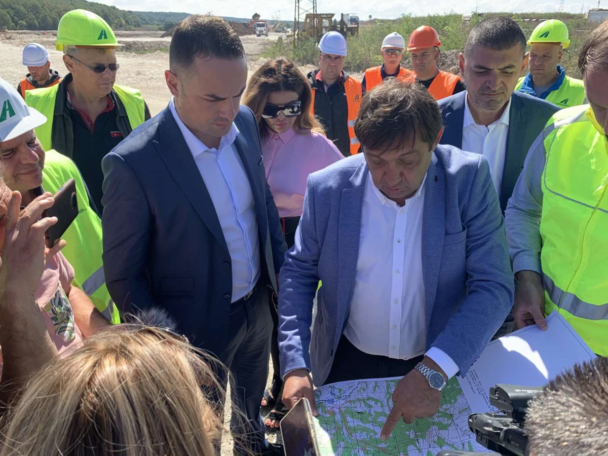 Регионалният министър Шишков прави проверка на „незаконния град“ в Баба Алино