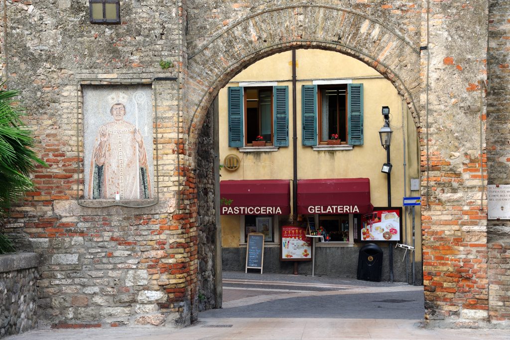 italy Pasticceria Gelateria kakvo drugo mu trqbva na chovek