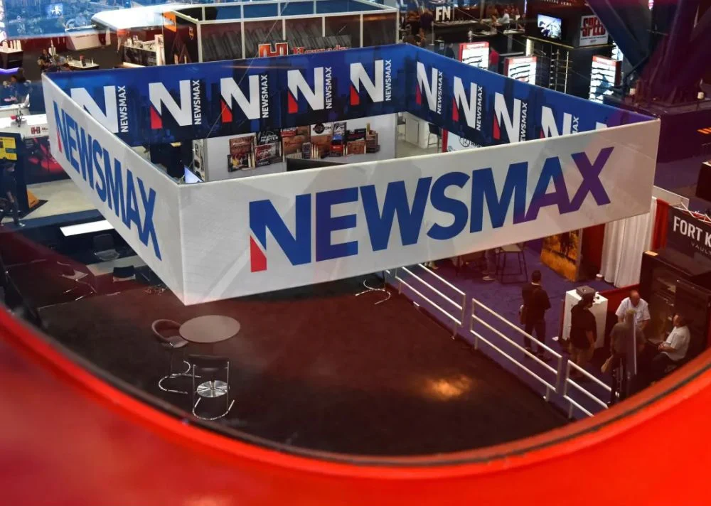 Newsmax заведе антимонополно дело срещу Fox News за блокиране на конкуренцията