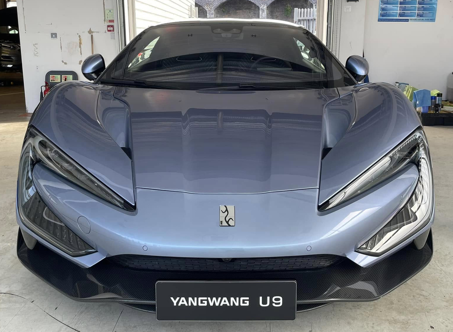 BYD представи суперавтомобила YangWang U9, който скача на 6 метра