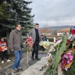 От ДБ и "ДПС-Ново начало" поднесоха цветя на Тюркян чешма в Могиляне в памет на жертвите на Възродителния процес