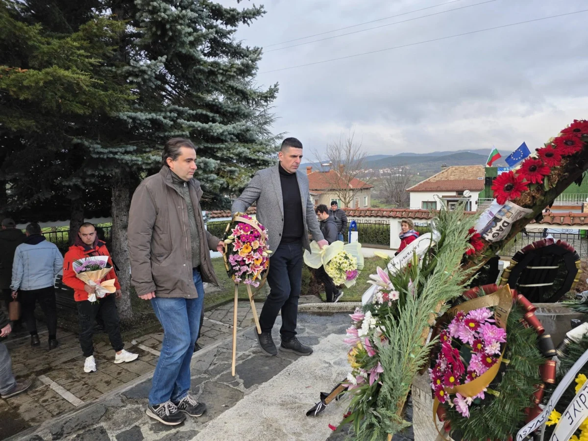 От ДБ и „ДПС-Ново начало“ поднесоха цветя на Тюркян чешма в Могиляне в памет на жертвите на Възродителния процес