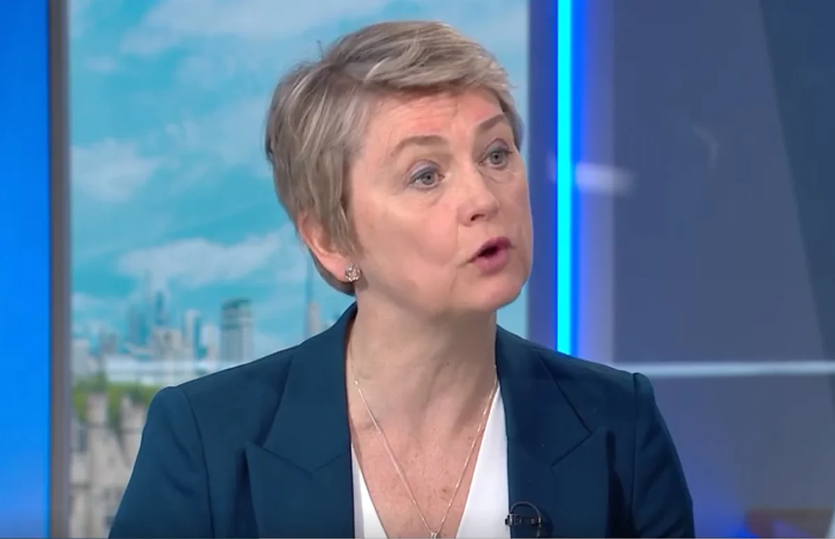 Ивет Купър: Стармър и Макрон стартират пилотна схема "един влиза, един излиза"