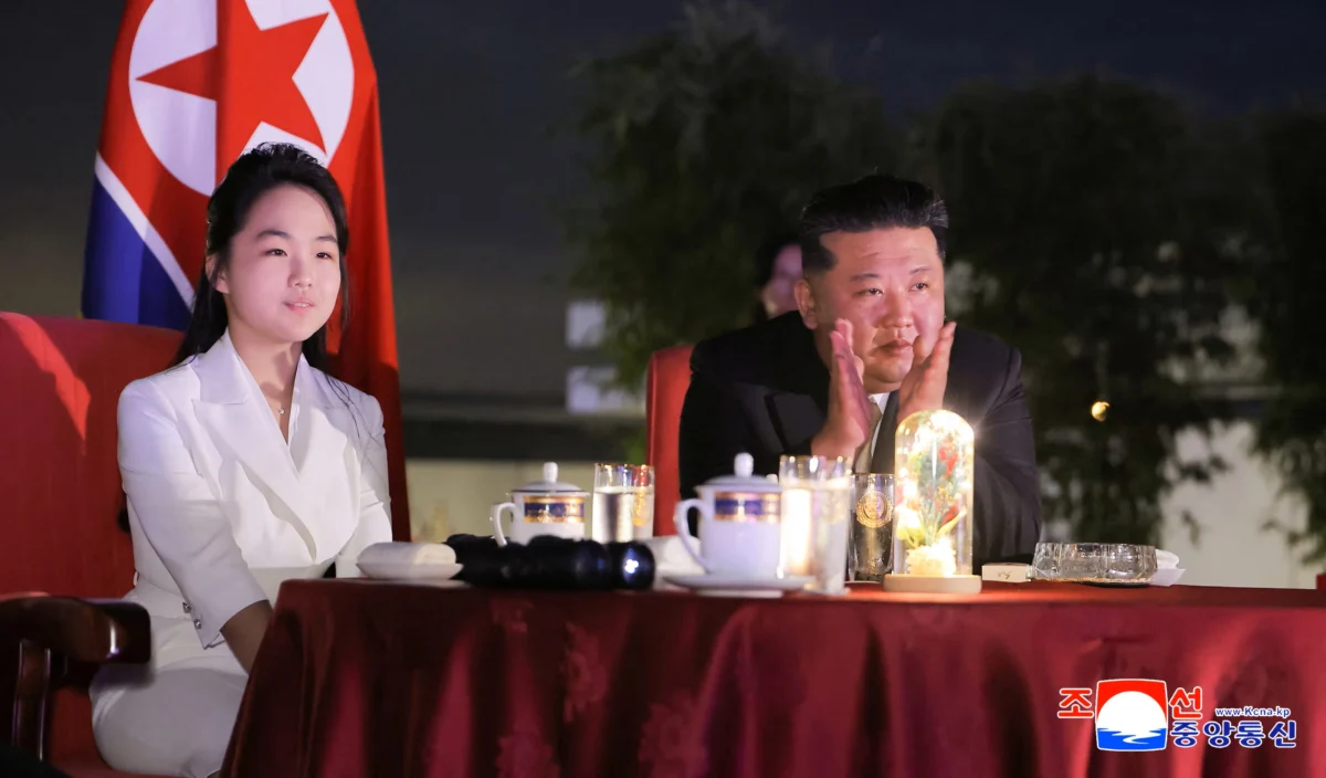 Джу Ае до баща си Ким Чен-ун