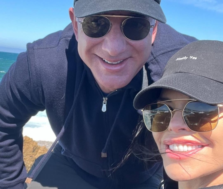 jeff bezos and lauren sanchez 3 770x654 1