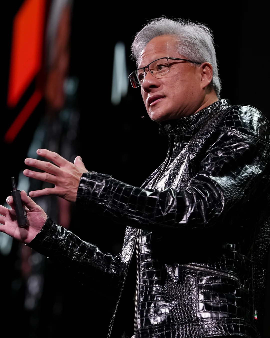 Дженсън Хуанг ще посети Китай заради AI чиповете H200