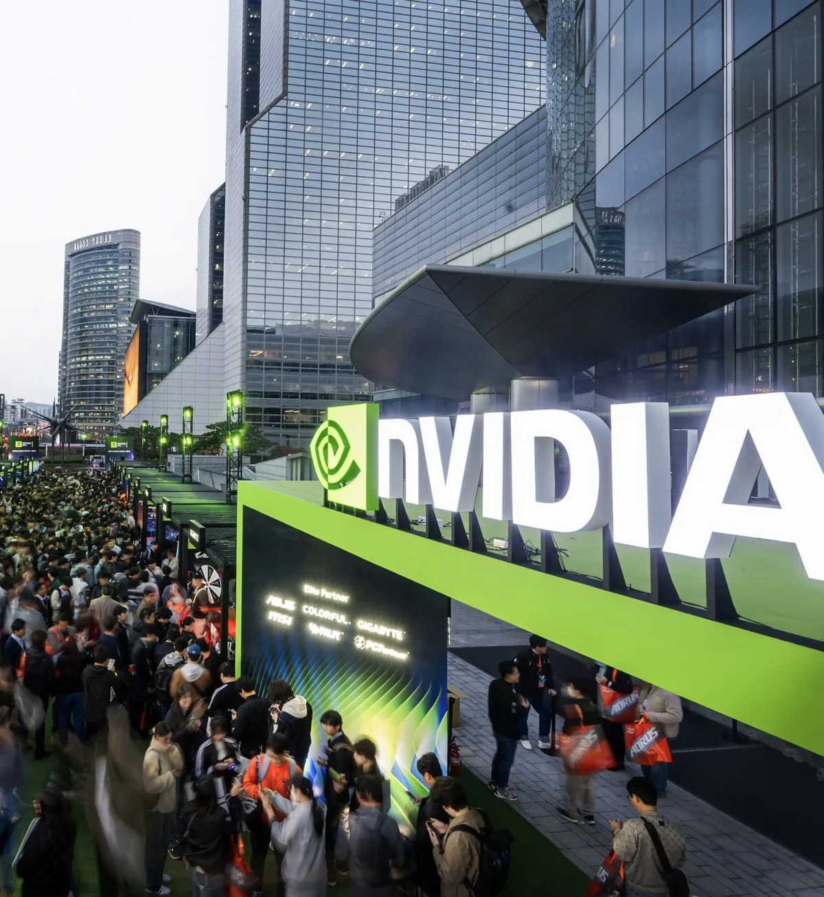  Доналд Тръмп съобщи, че най-мощните чипове на Nvidia ще бъдат налични единствено за Съединени американски щати 