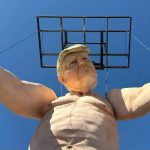 13-метрова гола статуя на Тръмп ще обикаля САЩ в предизборен тур