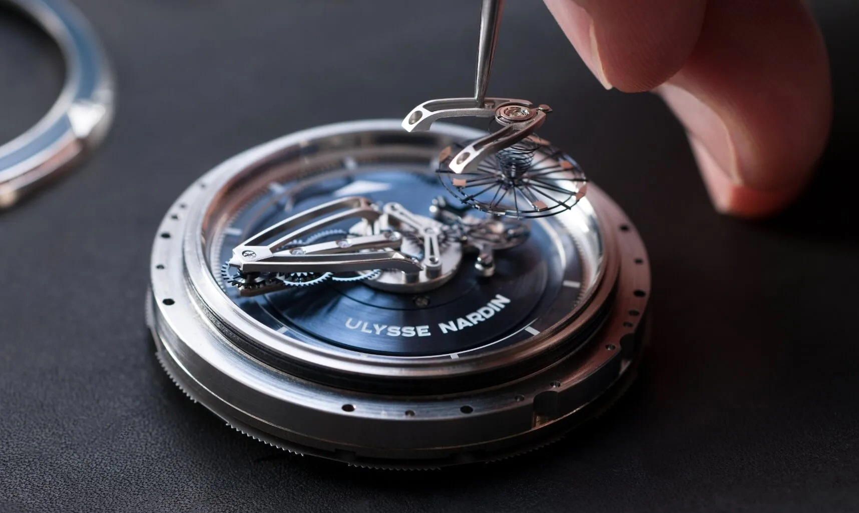 Историята на антимагнитните часовници и тяхната роля в съвременния свят