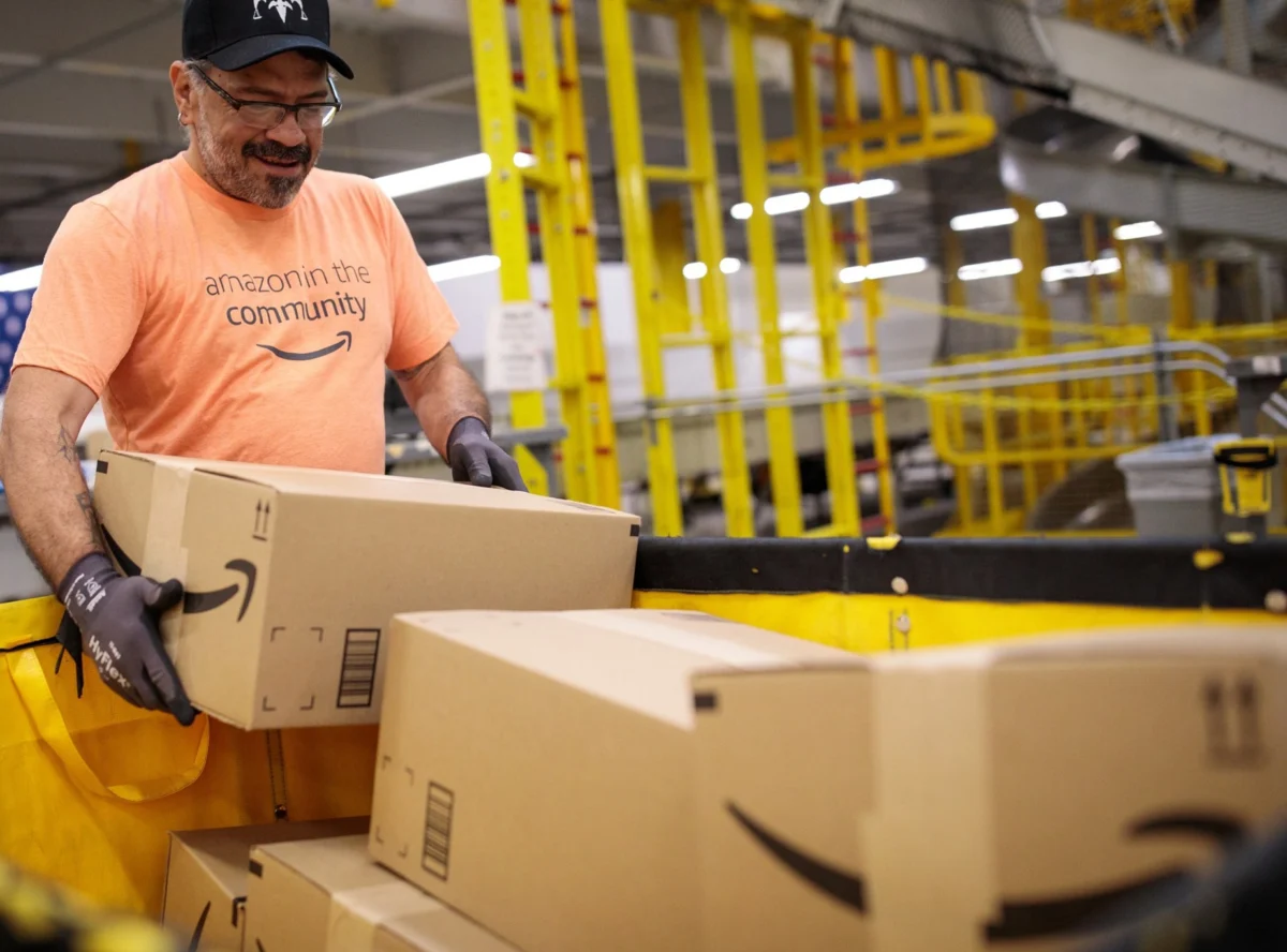 Amazon възнамерява съкращения на 15% от корпоративния личен състав 