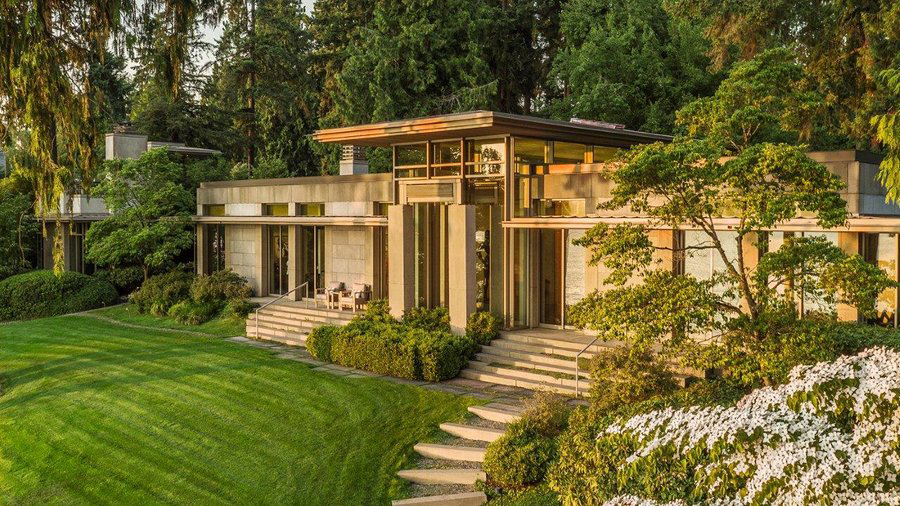 Джеф Безос продава имение за 63 млн. долара в Сиатъл