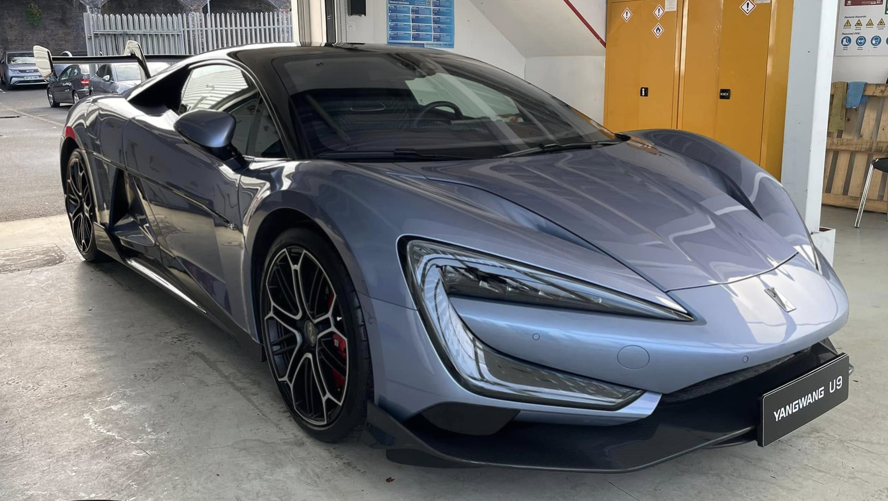 BYD представи суперавтомобила YangWang U9, който скача на 6 метра