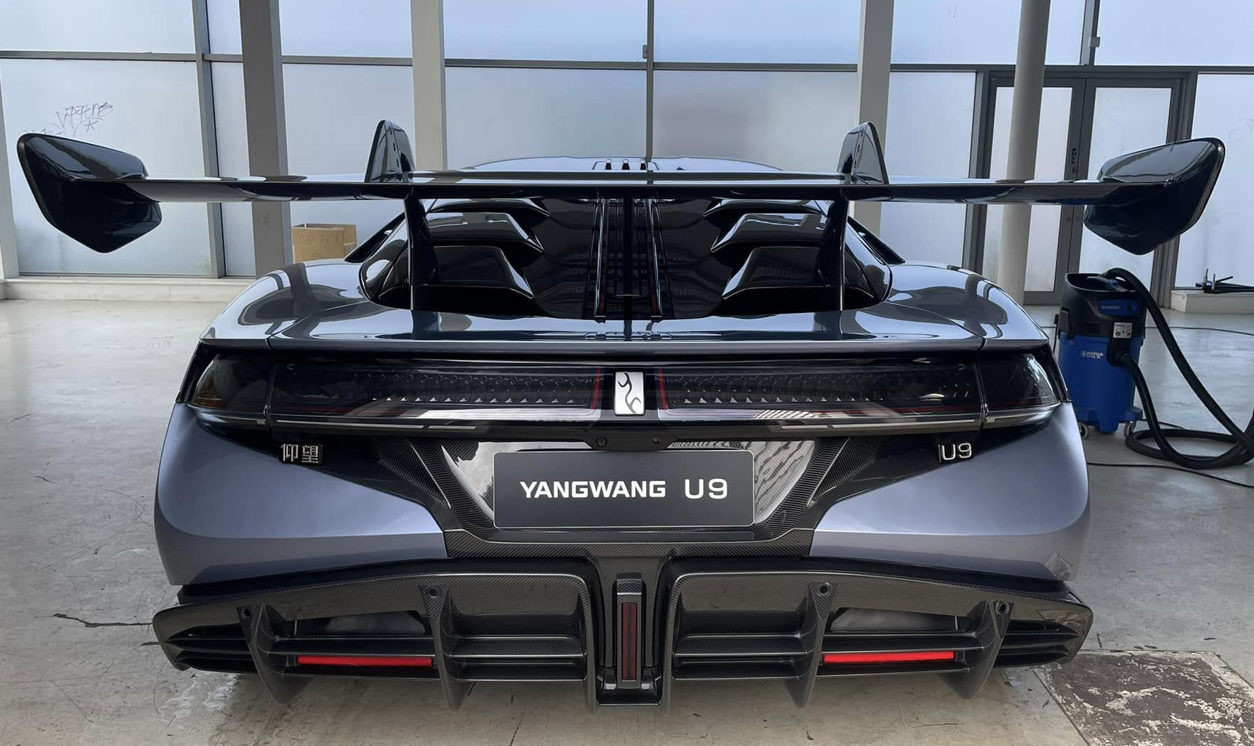 BYD представи суперавтомобила YangWang U9, който скача на 6 метра