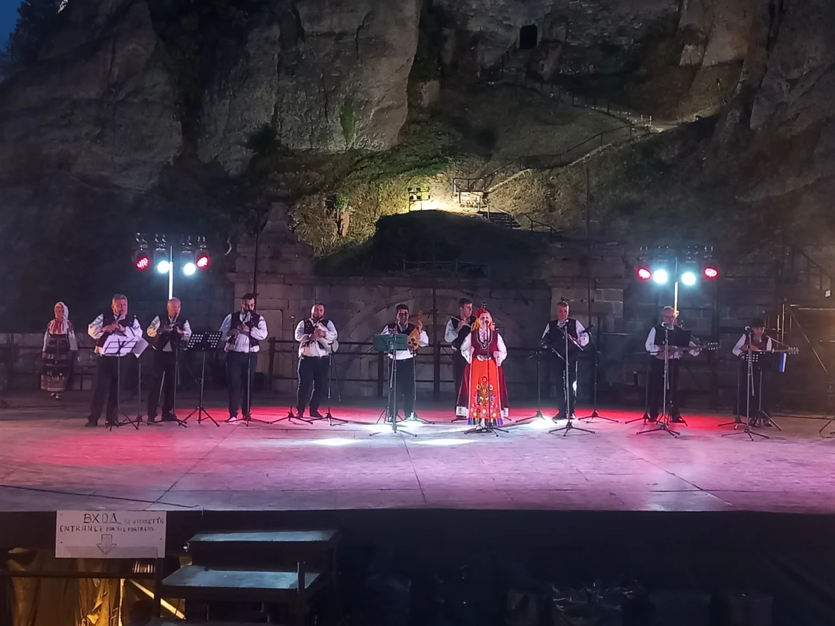 „Опера на върховете“ и „Сцена на върховете“