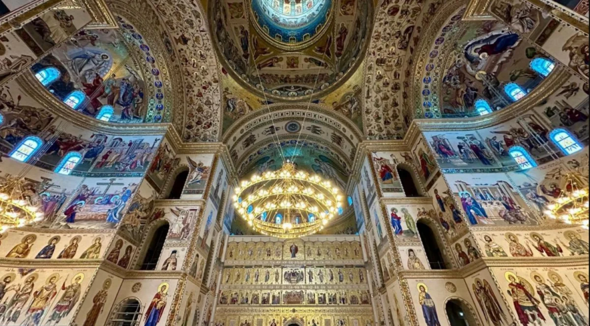 Катедралата, видяна отвътре.