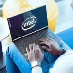 Акциите на Intel скочиха с над 7% след слухове за държавен дял в компанията