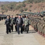 Ким Чен Ун и дъщеря му Джу Е представиха нов танк за отблъскване на дронове