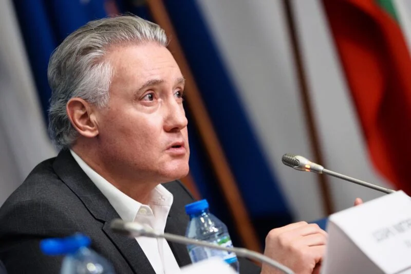 КРИБ настоява държавните служители да плащат осигуровки