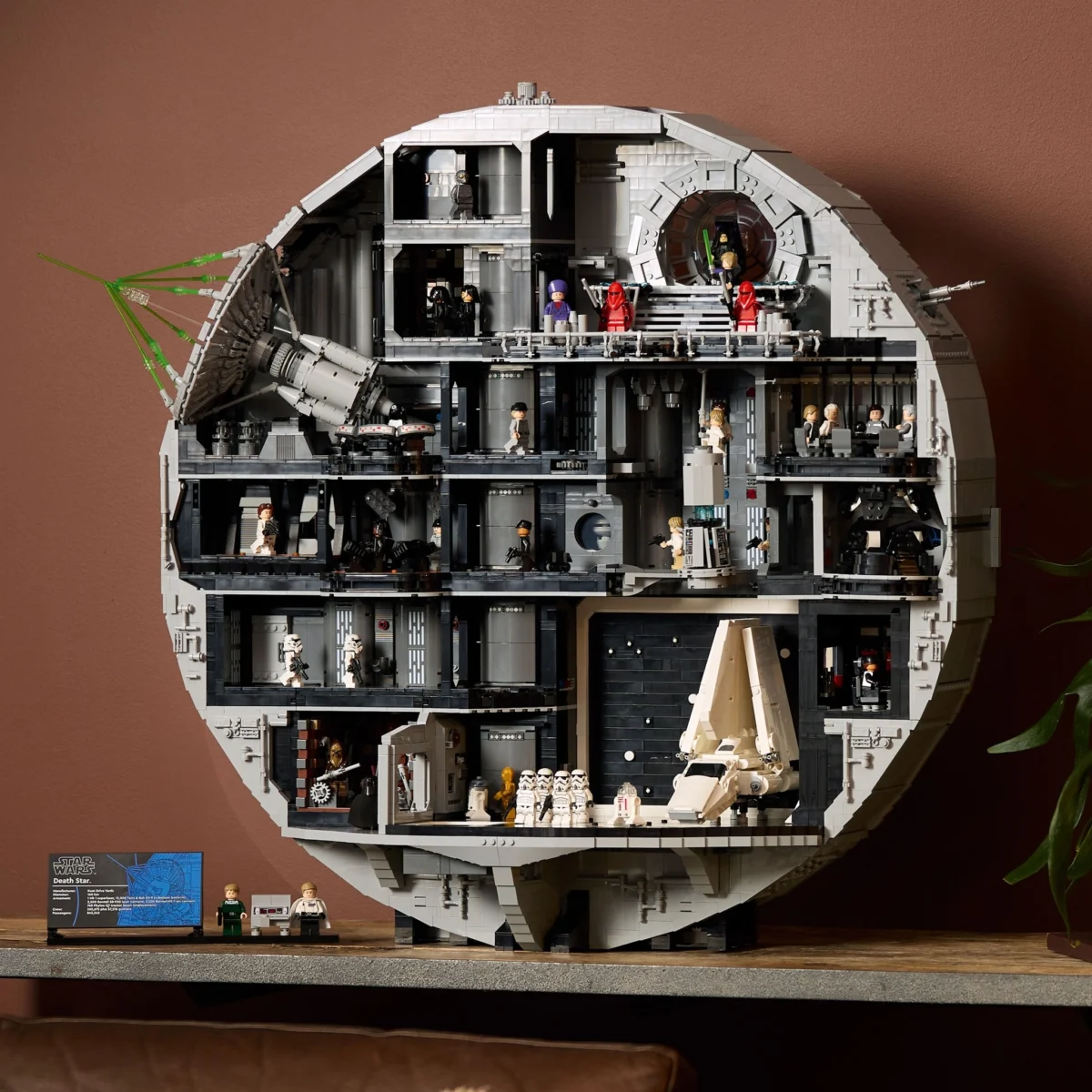 Lego пуска най-големия си комплект досега - Star Wars Death Star, за 1000 долара