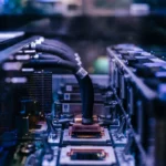 IBM и Anthropic обединяват сили за внедряването на сигурни корпоративни AI агенти