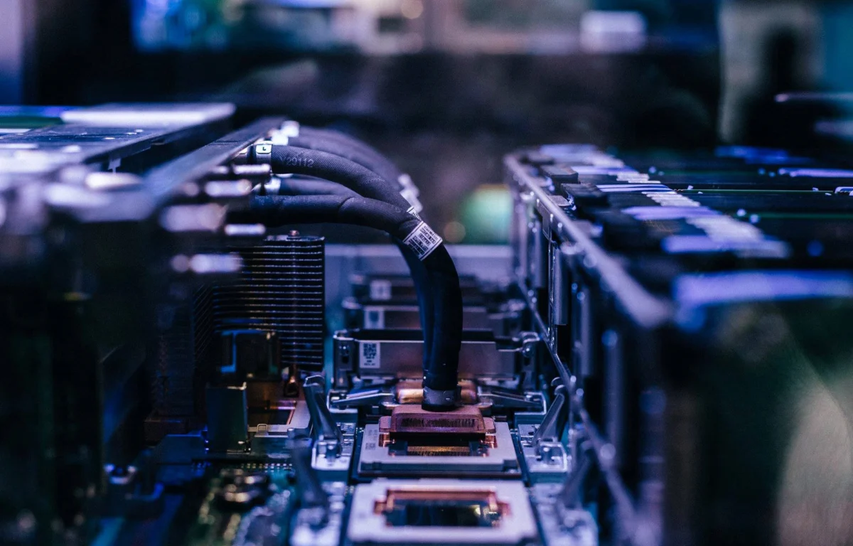 IBM отчете силни тримесечни резултати, но растежът в облака Red Hat се забавя 2 IBM и Anthropic обединяват сили за внедряването на сигурни корпоративни AI агенти