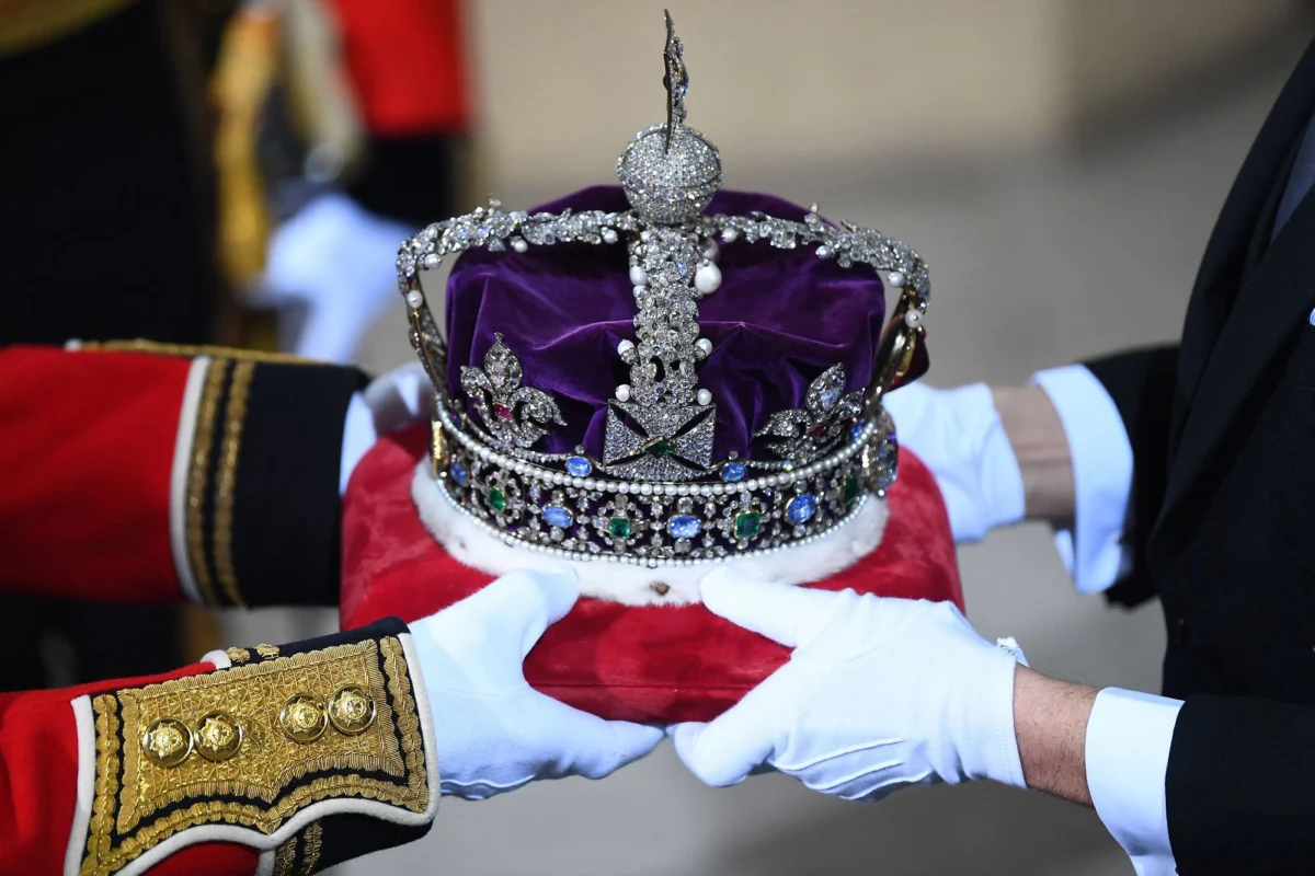 Koh-i-Noor: диамантът, част от британската корона остава най-спорният камък в света