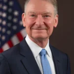 Комисия по ценни книжа и борси на САЩ SEC председател Пол Аткинс SEC_Commissioner_Paul_Atkins.jpg Подробности за файла