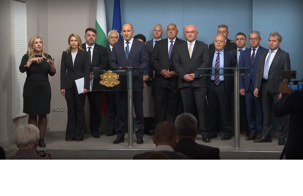 Към момента няма пряка заплаха за страната ни, увери Радев след КСНС