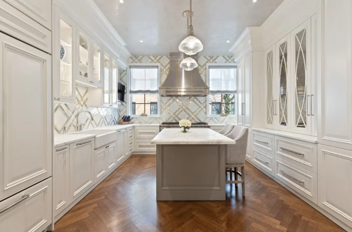 Една от двете кухни.