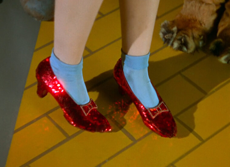 Рубинените пантофки на Джуди Гарланд от "Магьосникът от Оз" достигнаха 28 млн. долара на търг