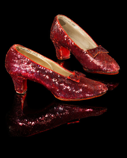 Рубинените пантофки на Джуди Гарланд от "Магьосникът от Оз" достигнаха 28 млн. долара на търг