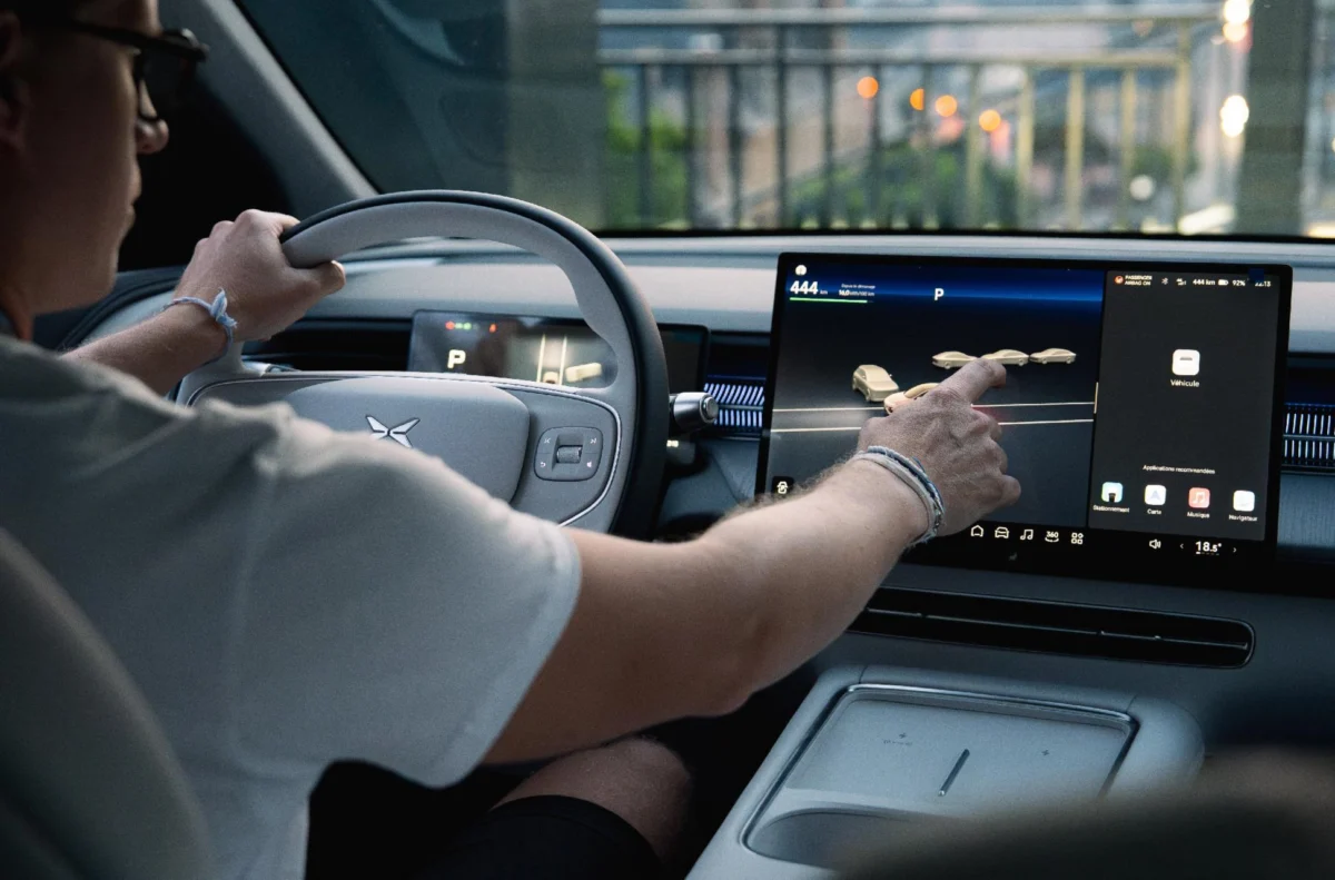 Xpeng представи собствен чип, който ще захранва автономни коли, дронове и роботи