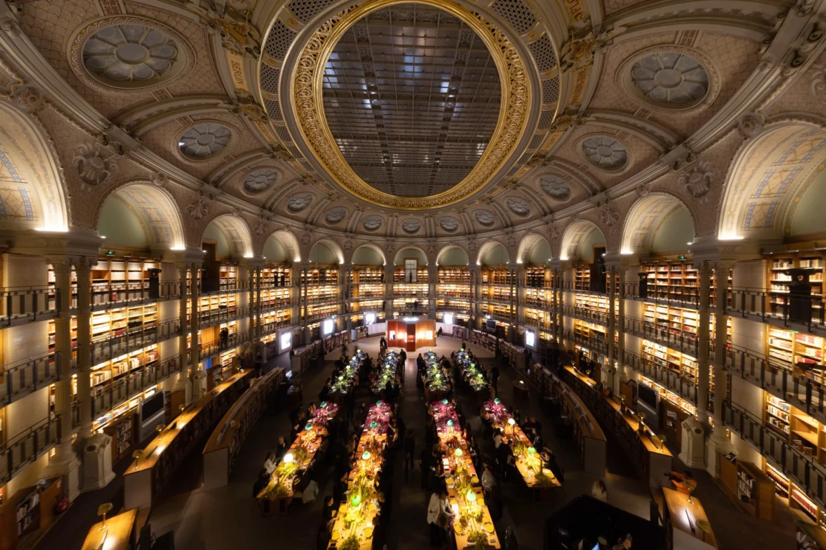 Бернар Арно изкупува акции за да увеличи дела си над 50 % в LVMH